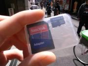 SanDisk製microSDカード4GB。アダプタ付