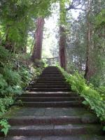 「本宮神社（ほんぐうじんじゃ）」への階段