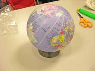 地球儀屋の社長と地球儀を作ろう!、完成した地球儀(2008.04.26)