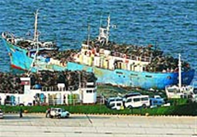 NK ship with used bicycles cars  10.14.06 (Small)
