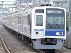 副都心線対応の６０００系は、専ら渋谷方面への列車に使われていた印象です（有楽町線内では殆ど見かけません）