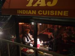 ここはインド料理屋ですが、生演奏付など、かなり本格的です