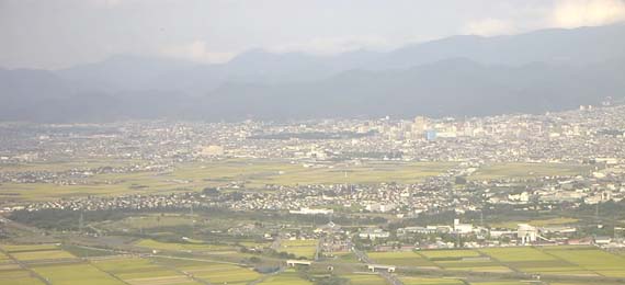 富神山の麓